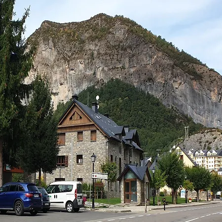 Hotel Sarao 3000 Escarrilla