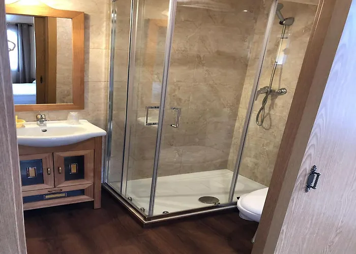 Hotel Sarao 3000 Escarrilla