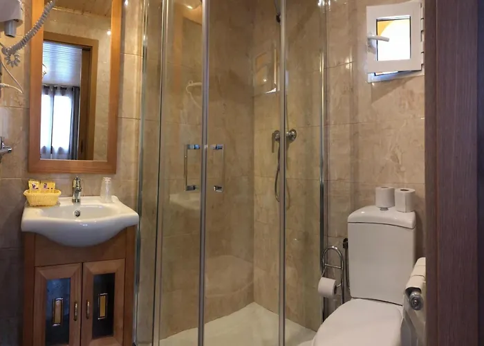 Hotel Sarao 3000 Escarrilla